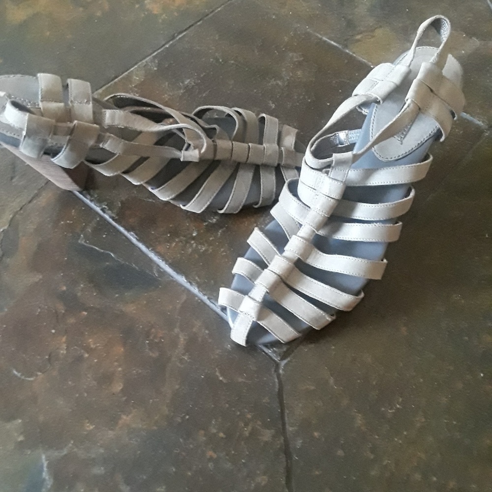 Shoes - Picture 2 of 8